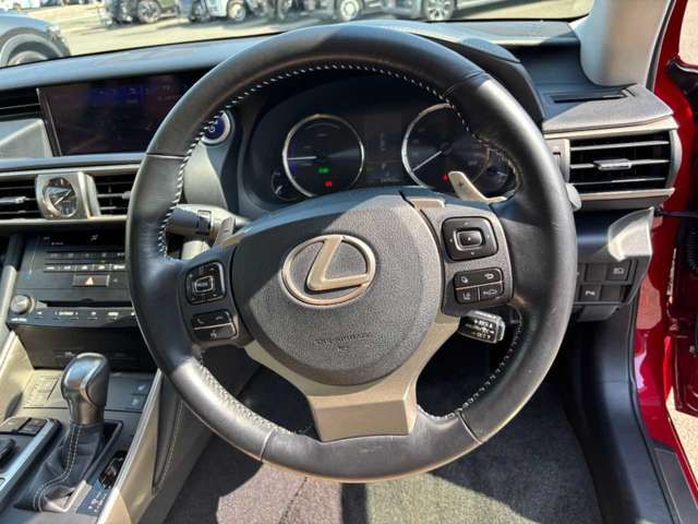 LEXUS IS300h