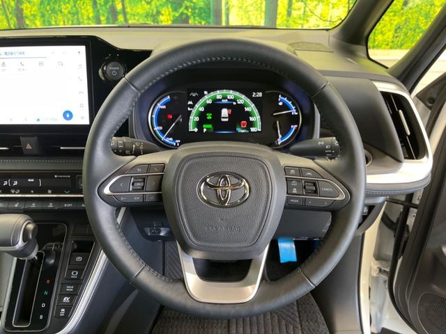 VOXY HYBRID