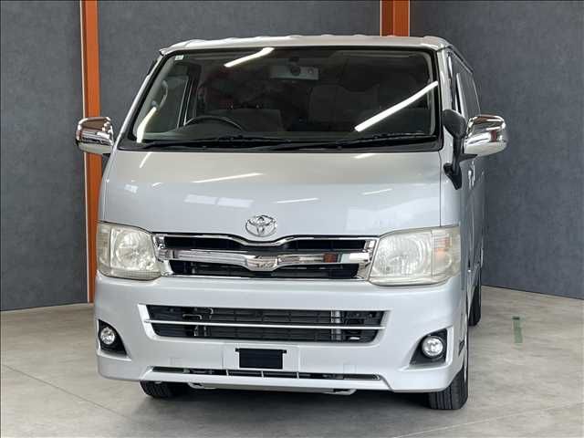 REGIUSACE 2WD van