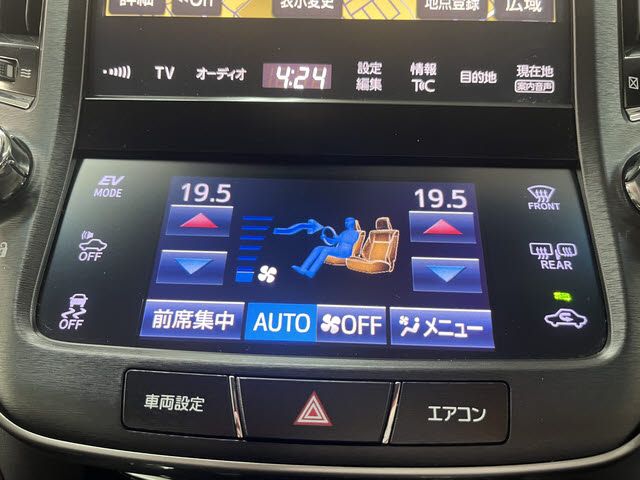 CROWN sedan hybrid