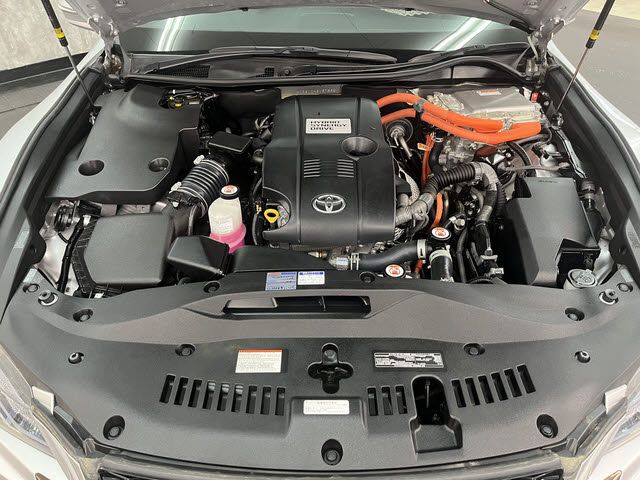 CROWN sedan hybrid