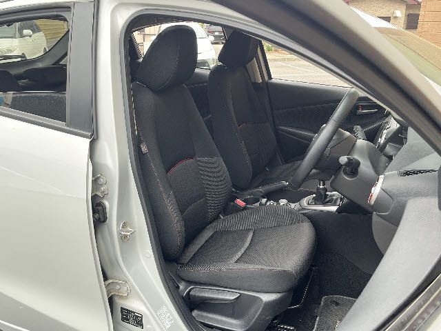 MAZDA2