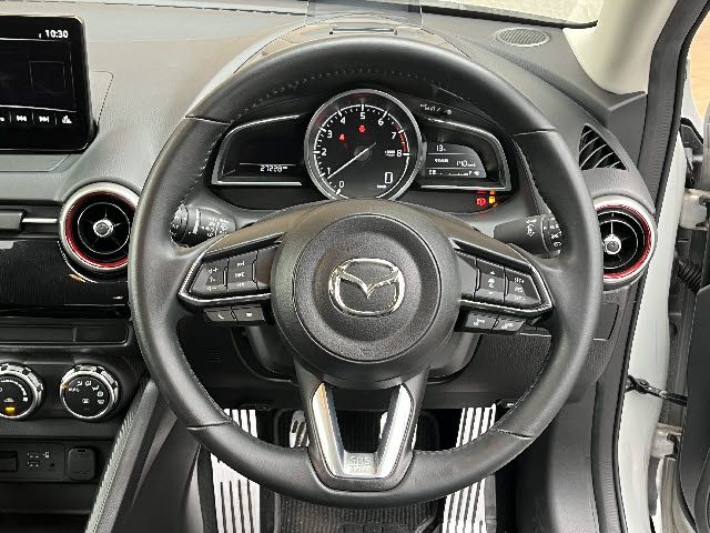 MAZDA2