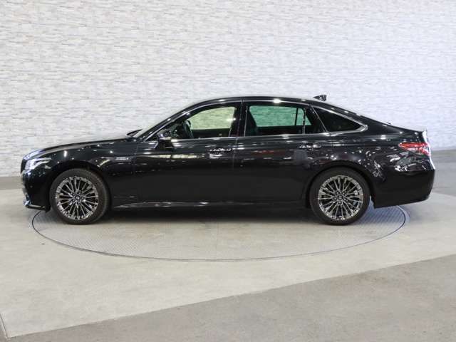 CROWN sedan hybrid