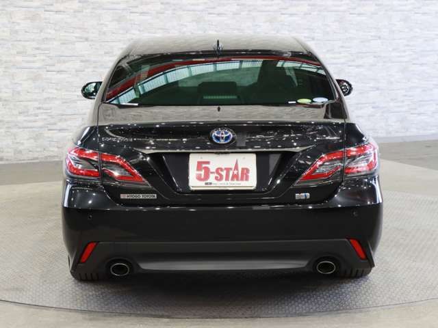 CROWN sedan hybrid