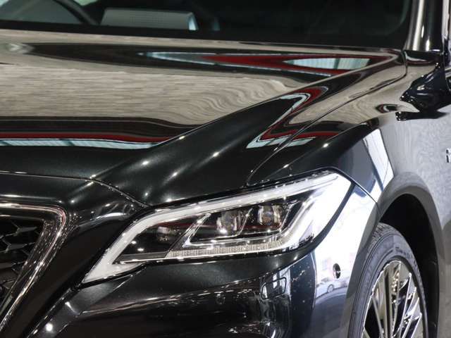 CROWN sedan hybrid