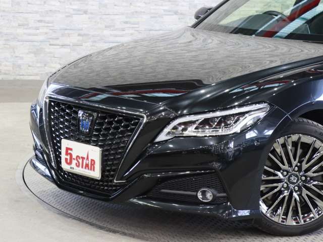 CROWN sedan hybrid