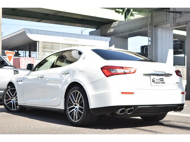 MASERATI GHIBLI Sedan