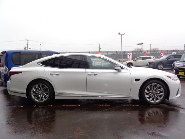 LEXUS LS500h 4WD