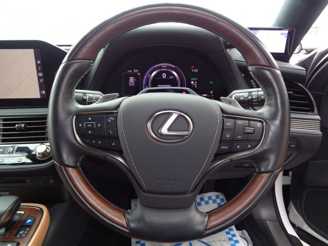 LEXUS LS500h 4WD