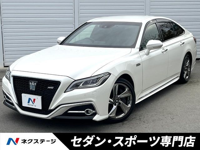 CROWN sedan hybrid