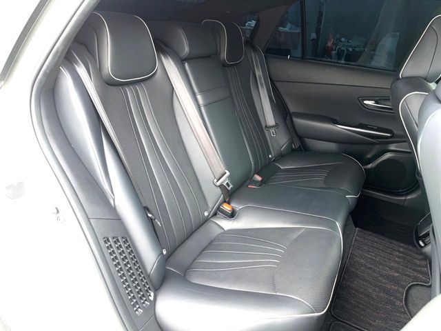 CROWN sedan hybrid