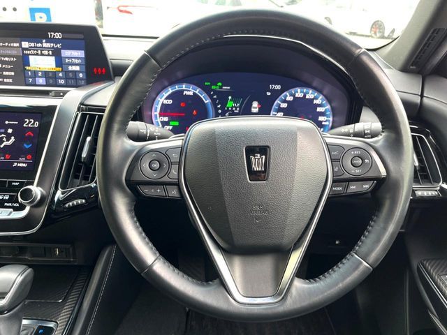 CROWN sedan hybrid