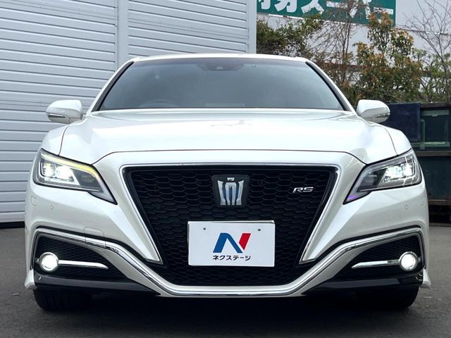CROWN sedan hybrid