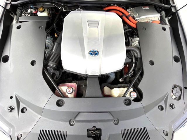 CROWN sedan hybrid