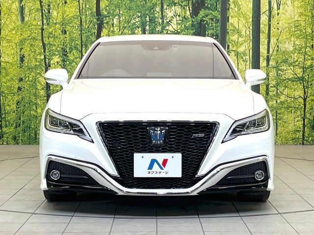 CROWN sedan hybrid