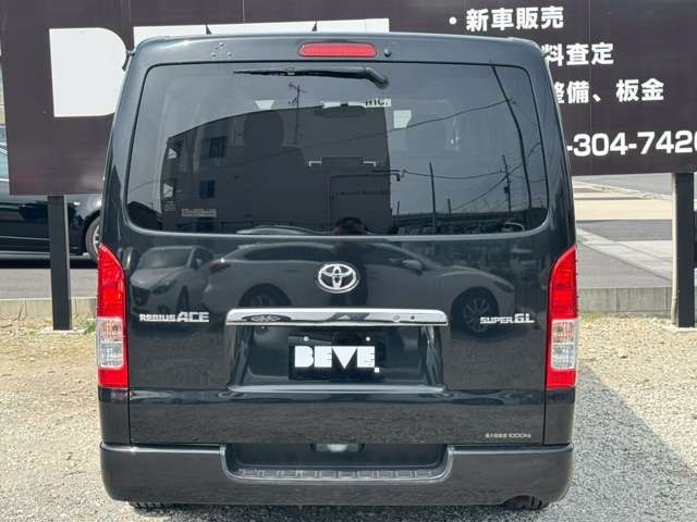 REGIUSACE 2WD van