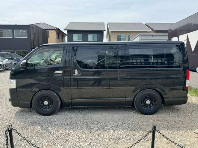REGIUSACE 2WD van