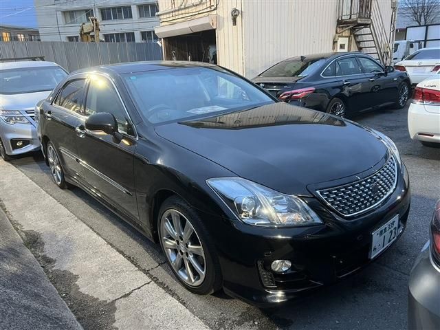 CROWN sedan