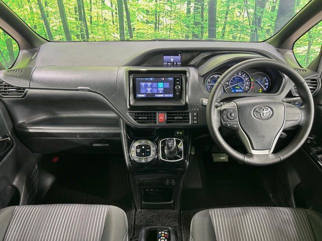 VOXY HYBRID