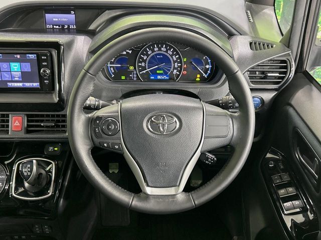 VOXY HYBRID