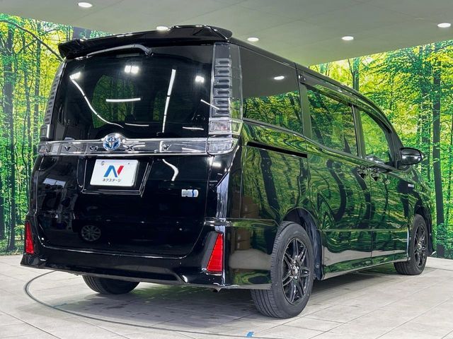 VOXY HYBRID