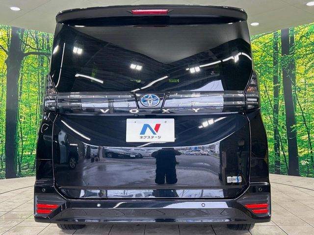 VOXY HYBRID