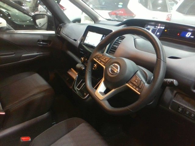SERENA  S-HYBRID 4WD