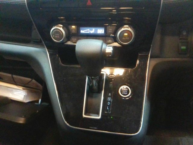 SERENA  S-HYBRID 4WD
