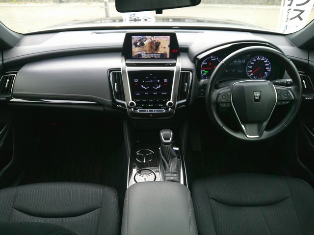 CROWN sedan hybrid 4WD