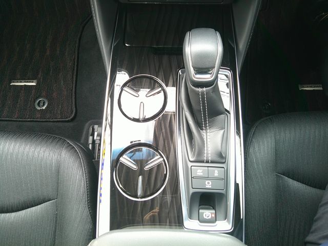 CROWN sedan hybrid 4WD