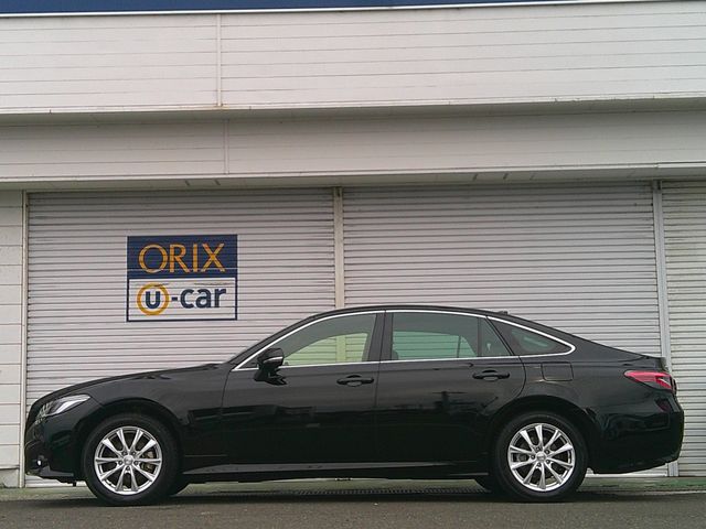 CROWN sedan hybrid 4WD