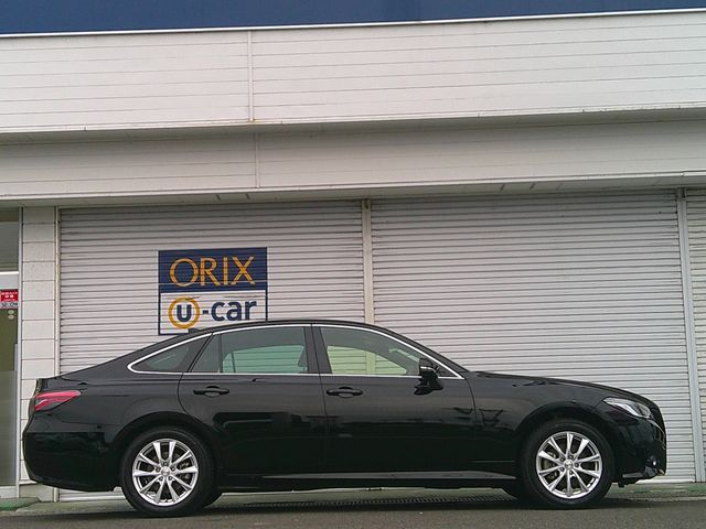 CROWN sedan hybrid 4WD