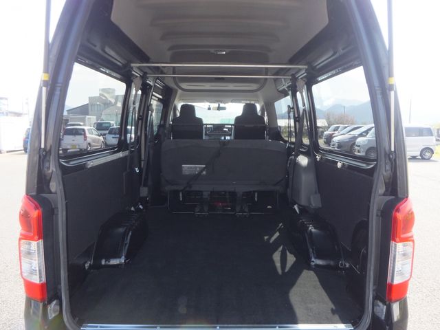 NV350 CARAVAN 4WD