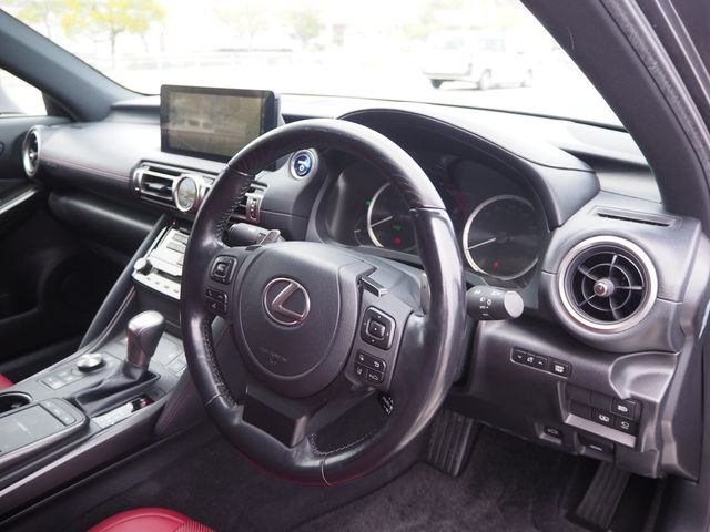 LEXUS IS300h