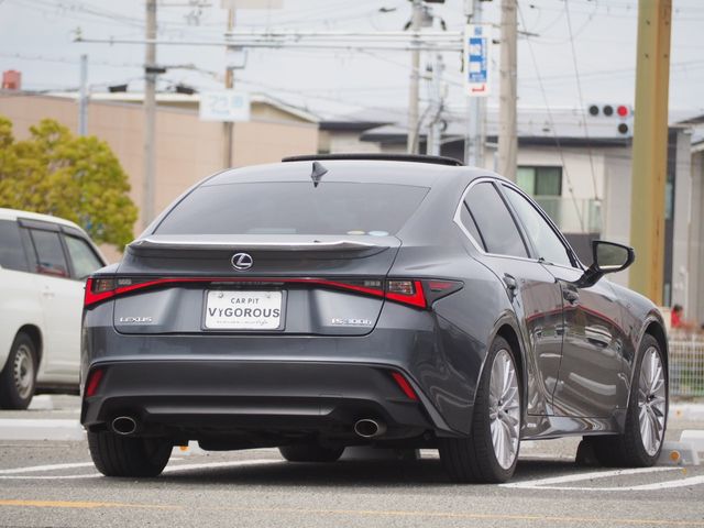 LEXUS IS300h