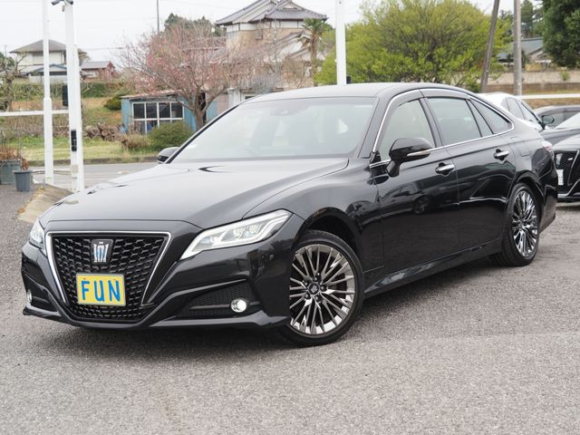 CROWN sedan hybrid 4WD