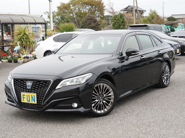 CROWN sedan hybrid 4WD