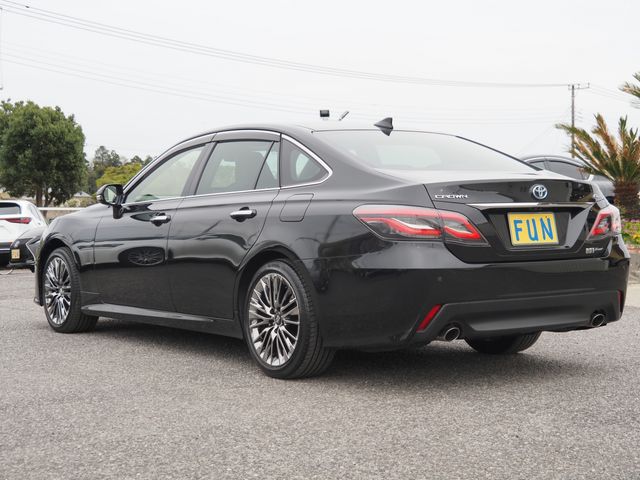 CROWN sedan hybrid 4WD
