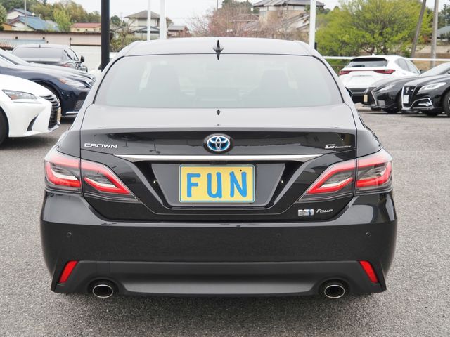 CROWN sedan hybrid 4WD