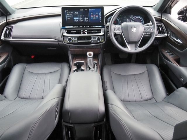 CROWN sedan hybrid 4WD