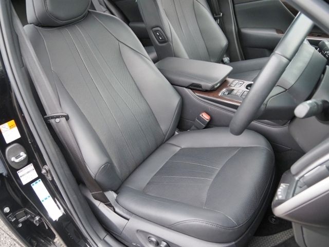 CROWN sedan hybrid 4WD