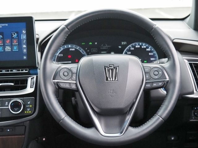 CROWN sedan hybrid 4WD