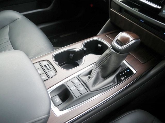CROWN sedan hybrid 4WD