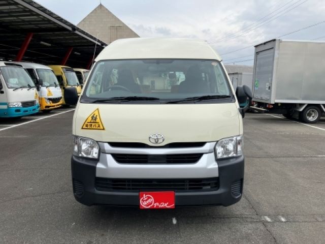 HIACE COMMUTER