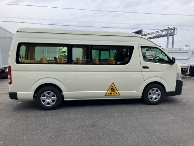 HIACE COMMUTER
