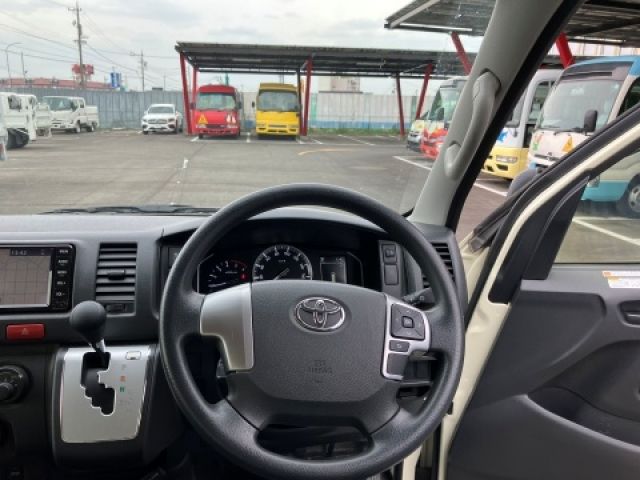 HIACE COMMUTER