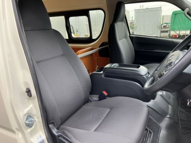 HIACE COMMUTER