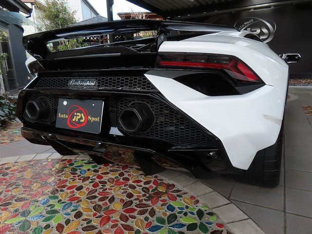 LAMBORGHINI HURACAN