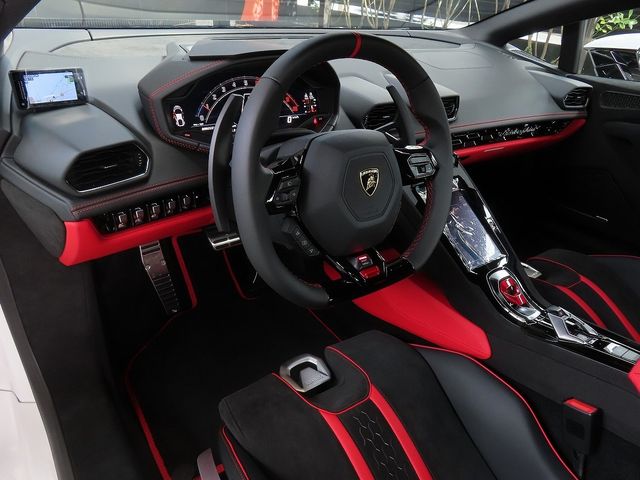 LAMBORGHINI HURACAN